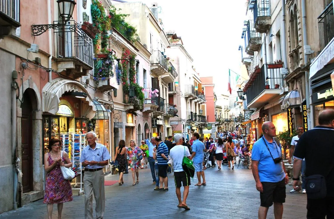 Apartment Incantevole E Storico Appartamento In Pieno Centro Taormina